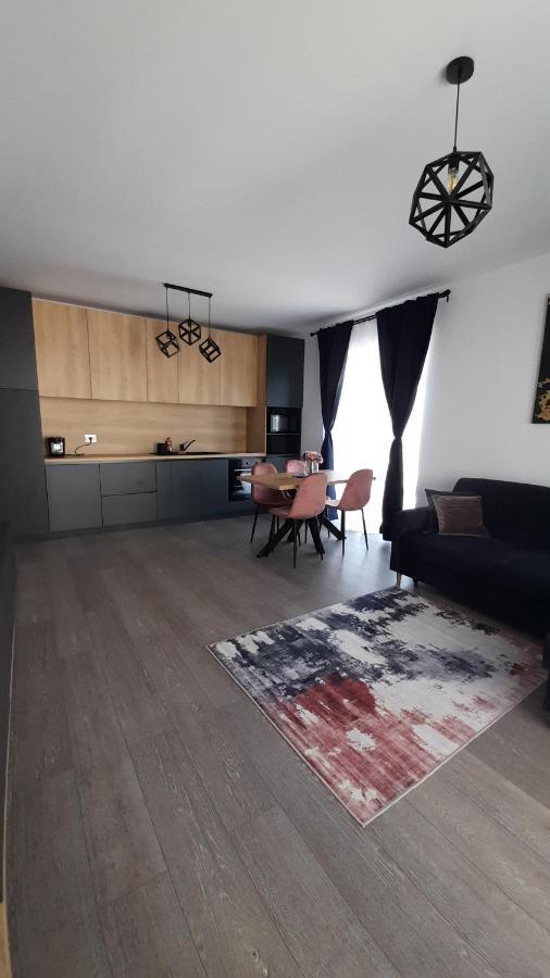 Sarah'S Place Oradea Exterior foto